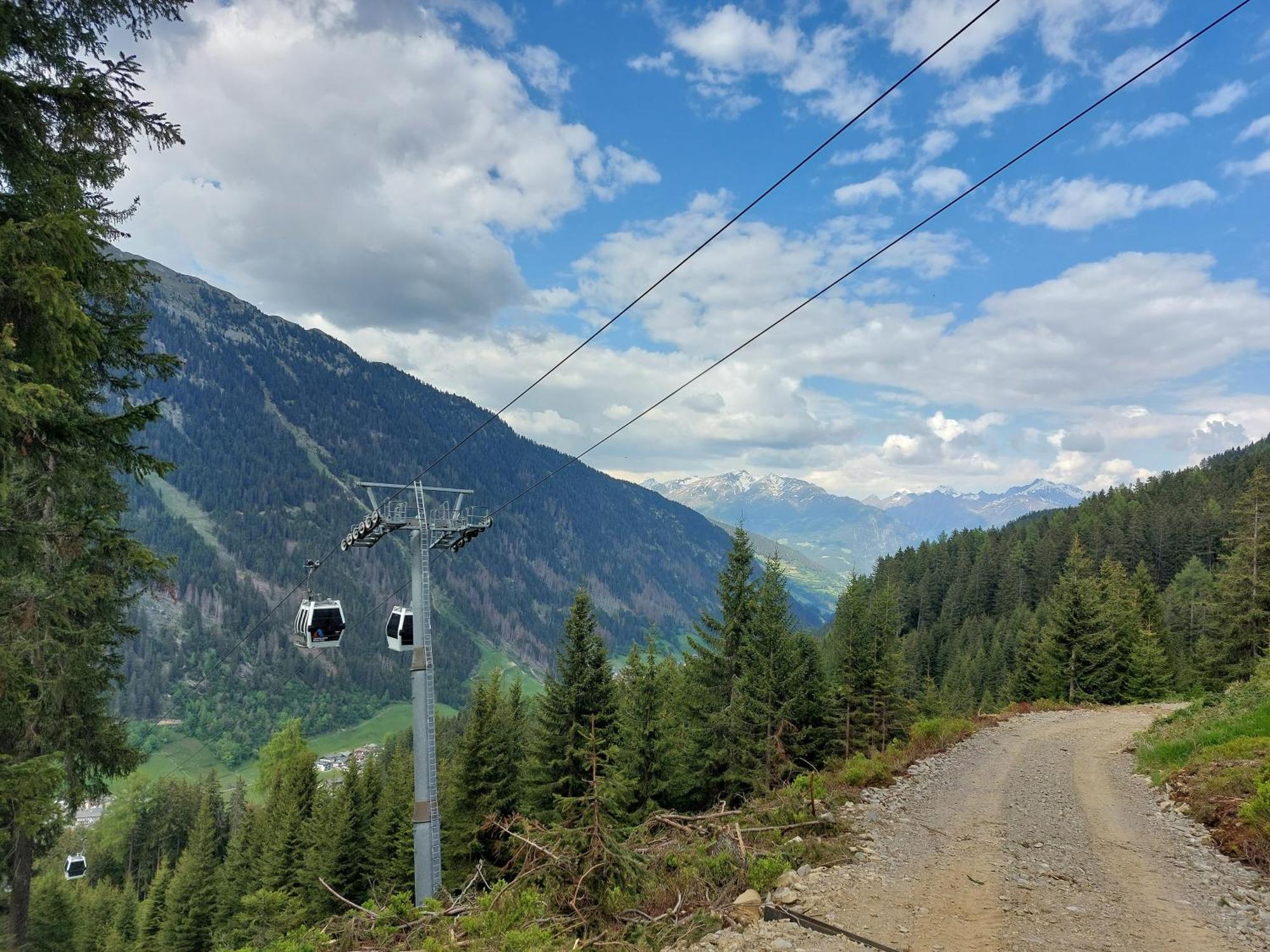 Blosegghof Bergchalets Waldblick ラチーネス エクステリア 写真